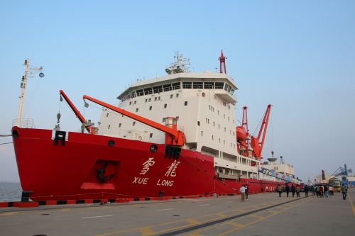 南北极诞生之初,南北极现在和以前的情况