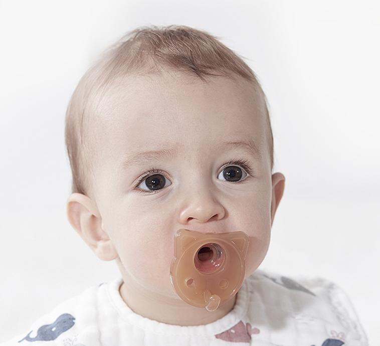 三个月婴儿半夜吮吸手指,宝宝睡觉爱吮吸手指怎么办