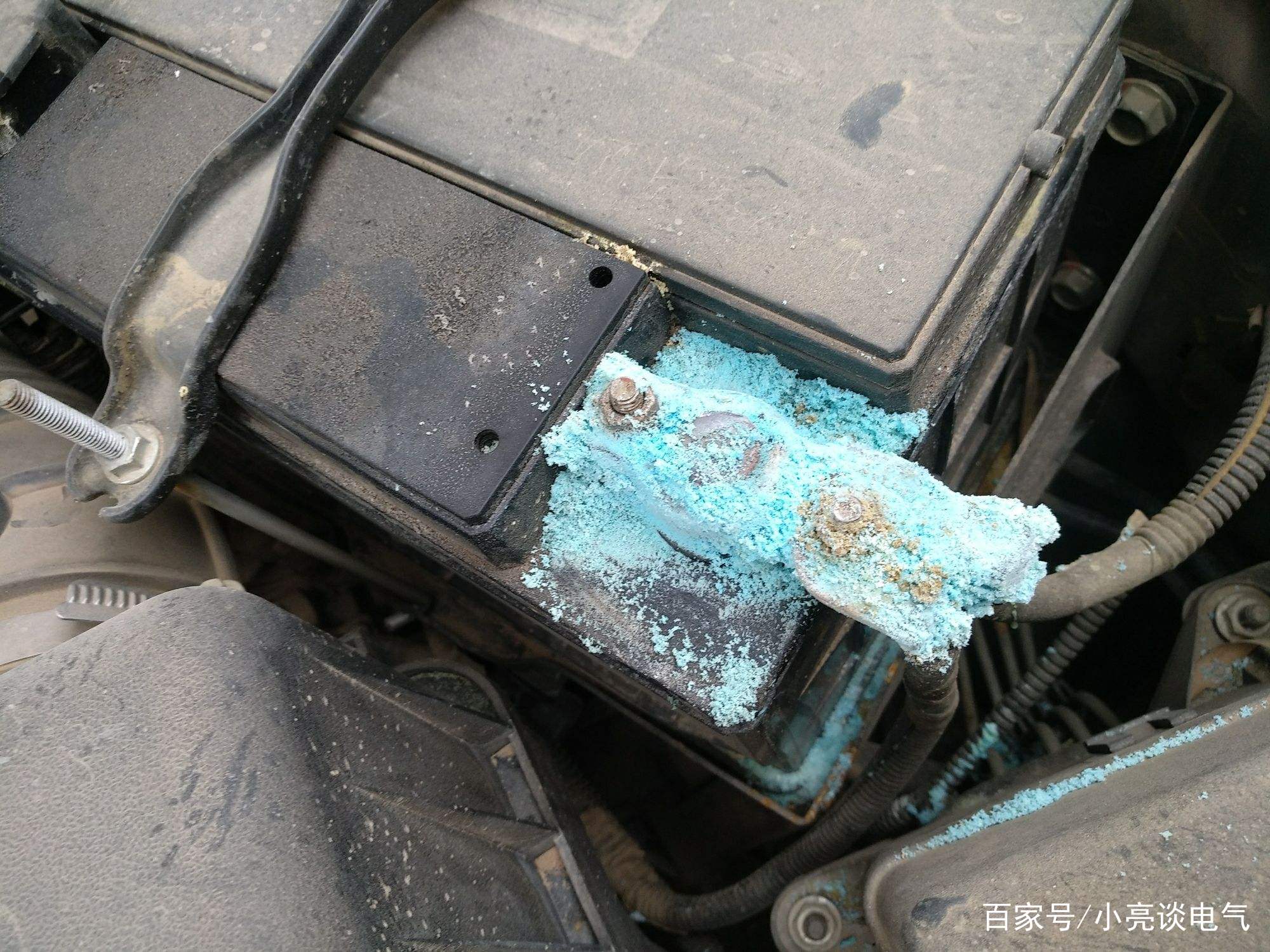 铅酸电池极柱腐蚀原因,汽车电池极柱修复