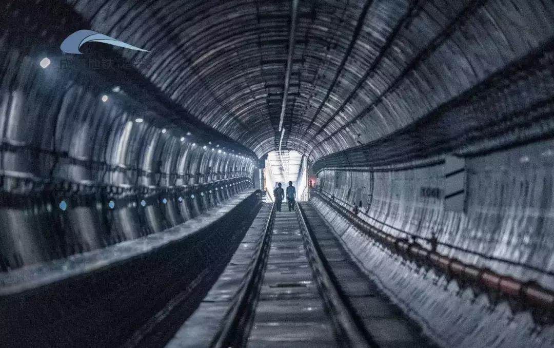 什么是地铁什么是轻轨,什么是地铁什么是高铁