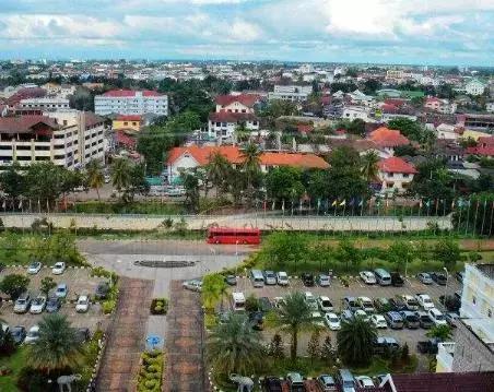 在天堂和地狱之间有炼狱,老挝之旅的感慨