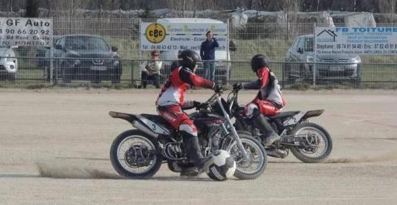 法国有趣的发明,法国小伙发明神奇漂移自行车