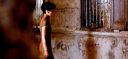 上海复旦大学校花开车去新天地,从外滩下来的复旦校花