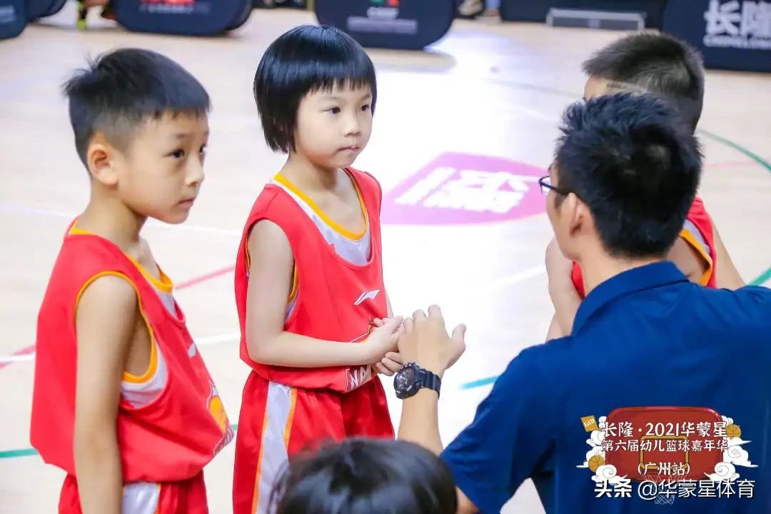 6岁女孩打篮球惊艳全场外网评论,6岁女孩篮球赛场上惊艳全场