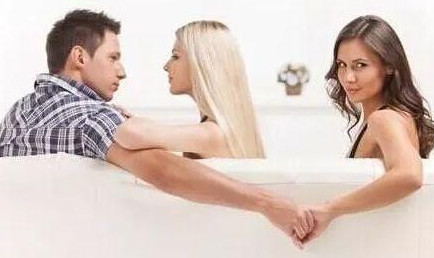 32岁女白领确诊宫颈癌晚期，医生说出真相，丈夫直接拒绝治疗