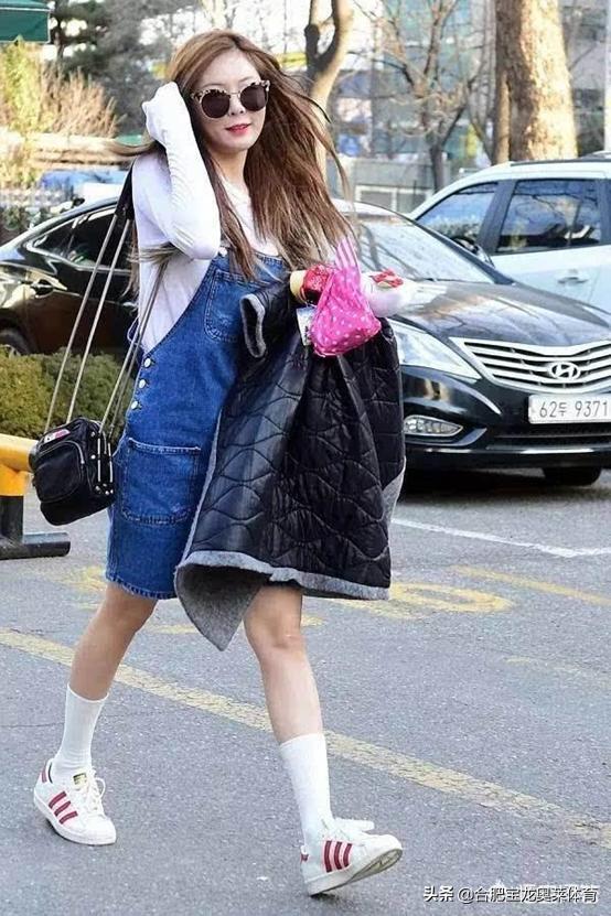 耐克鞋搭配阿迪达斯的袜子,阿迪达斯和耐克鞋子搭配