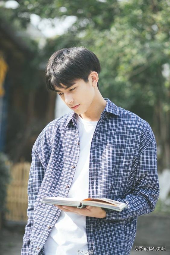 稳重大气高级感型男穿搭推荐,十个男生应该学会的时尚穿搭技巧