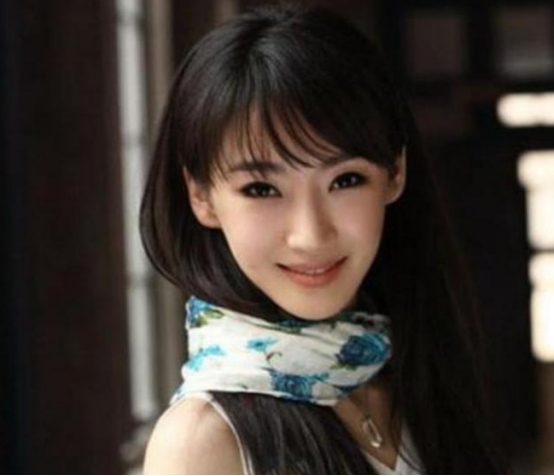 她是清朝后人却从不接清宫戏,她是爱新觉罗家族后裔