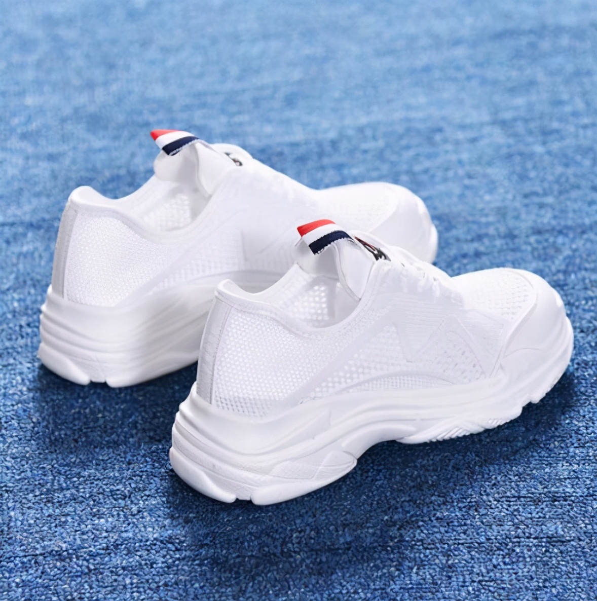 361白鞋子脏了用什么才能洗白,白色鞋子被太阳晒黄了怎么洗白啊