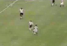 各个足球球星招牌过人方式,十大标志性动作足球运动员