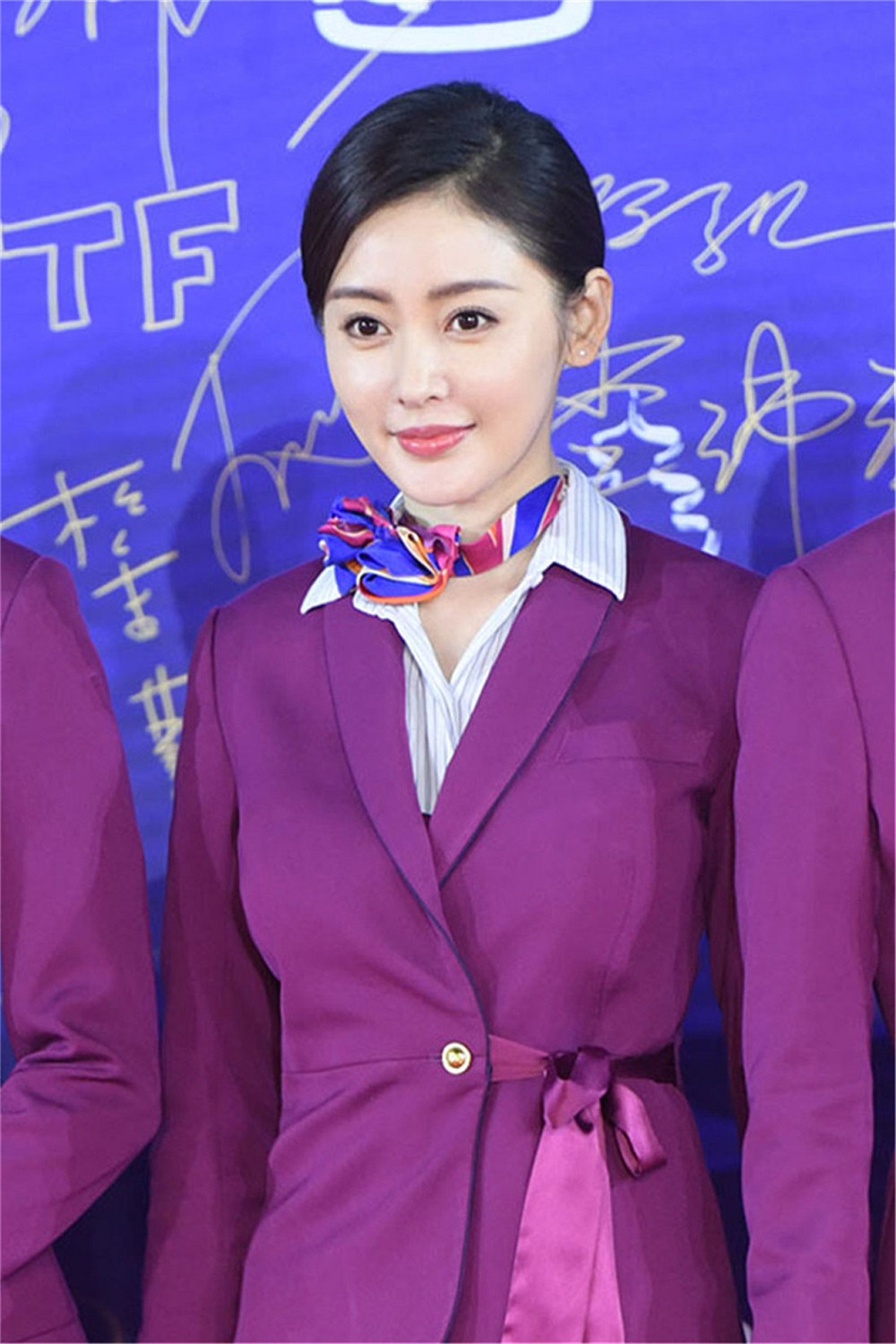 张天爱夏日清凉穿搭,张天爱黑色连体衣超显瘦