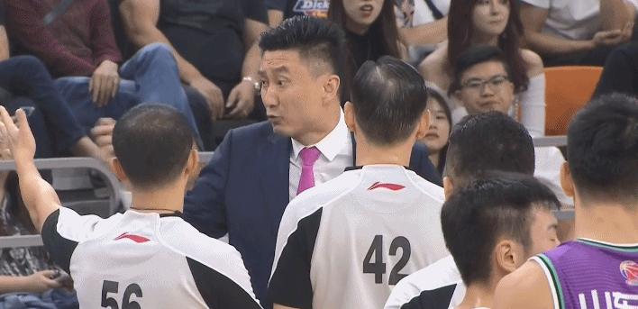 cba裁判判罚合理受尊重场面,cba裁判的硬气时刻