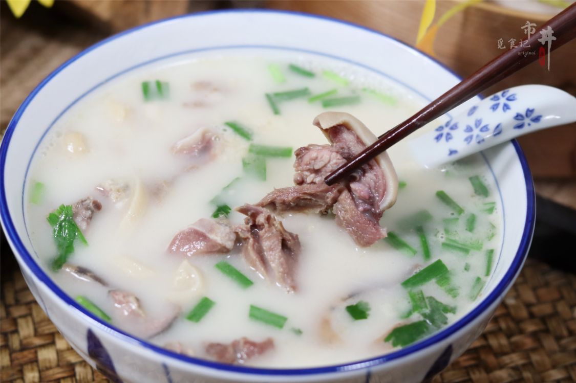 买羊腿时后腿瘦还是前腿瘦,买羊腿连骨称吗