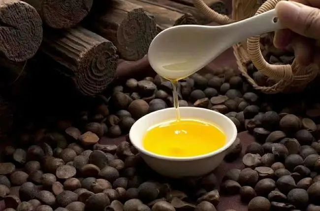 中国橄榄油和外国橄榄油哪个好,进口的橄榄油怎么吃对身体有好处