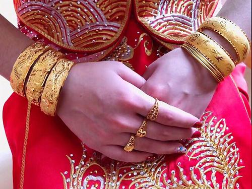 黄金贵妃手镯变形怎么自己修整,黄金手镯是不是容易变形