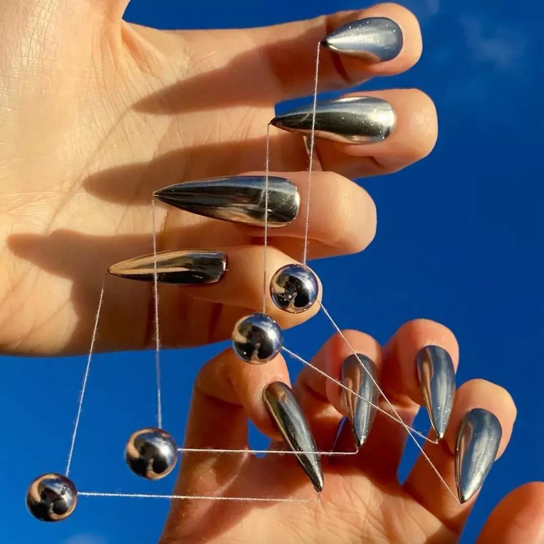 美甲师在吗？我被丑得睡不着觉