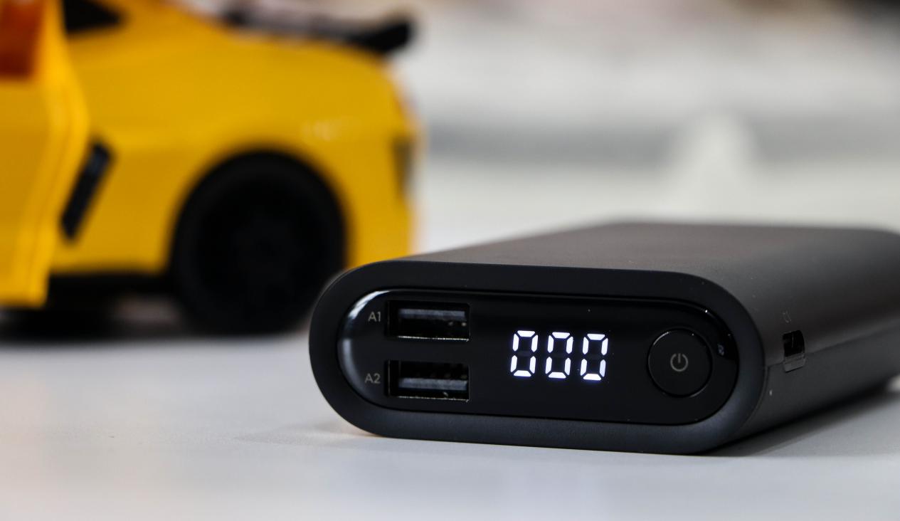 图拉斯自带线快充,图拉斯移动电源