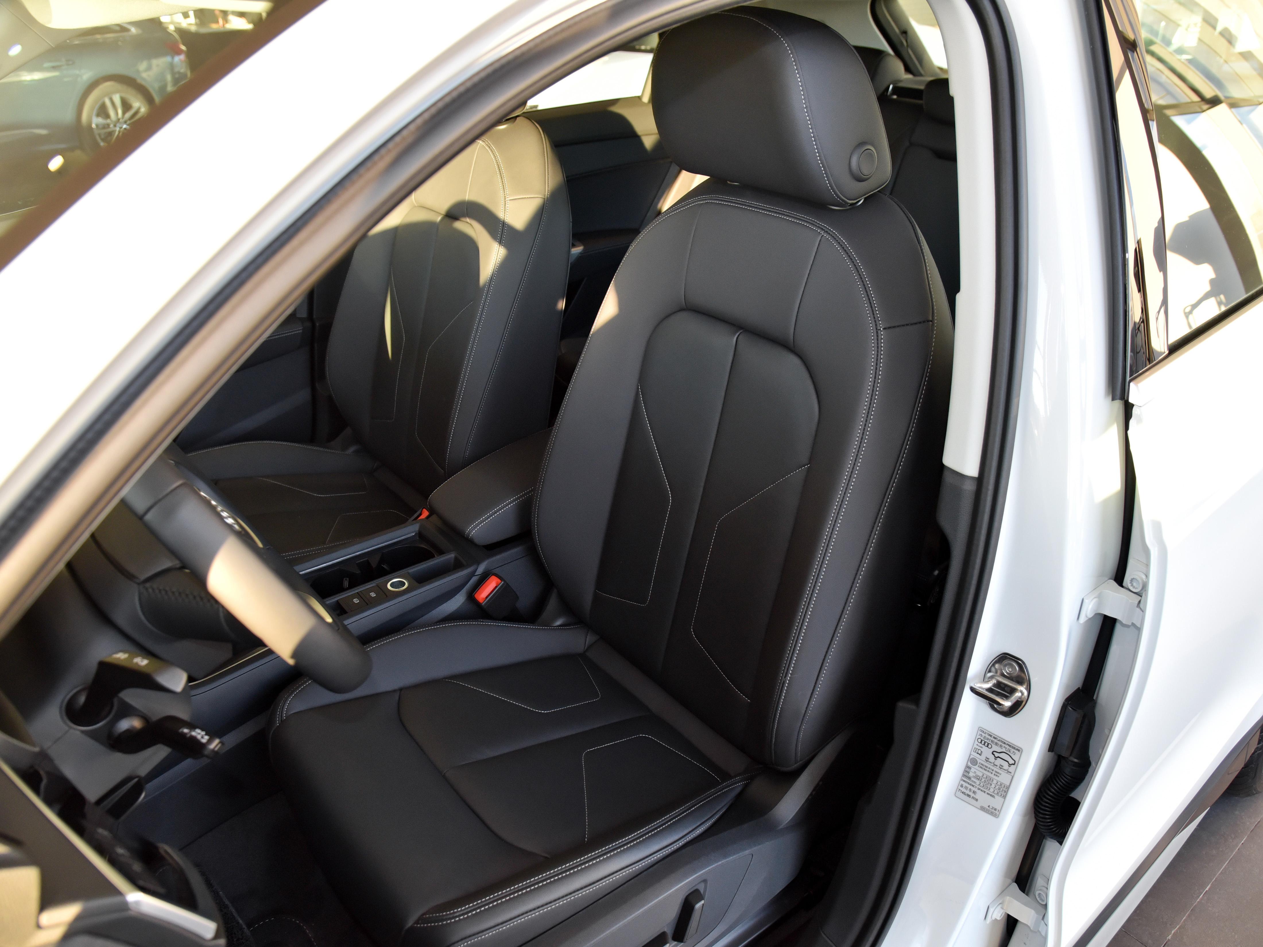 奥迪q3suv最新款,空间大油耗低性价比高的suv下线车