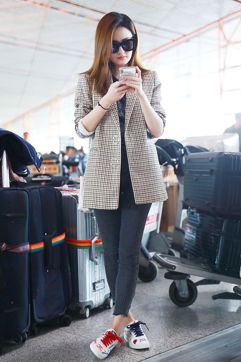 夏天穿腻了小白鞋?那你得试试这种“异色鞋”,郑秀文何穗都在穿