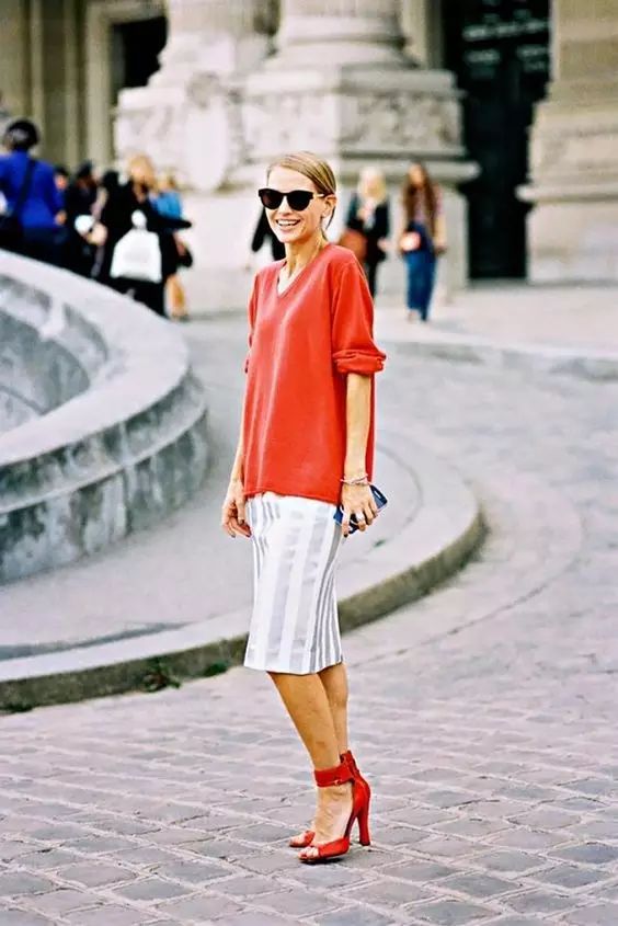 宽松v领毛衣怎么搭配裙子,超显瘦修身v领羊绒长款毛衣