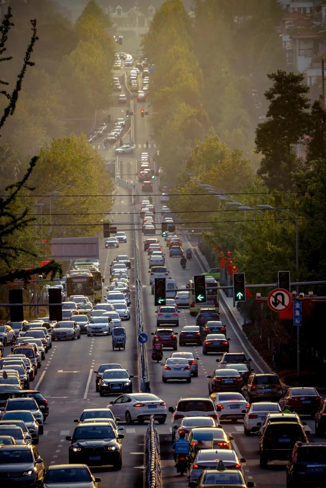 我们用25张图，去拆开8.2402万平方公里的重庆