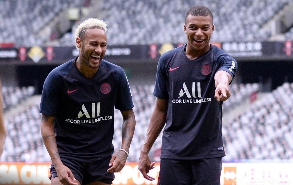 梅西与c罗巅峰对决梅西绝杀,fifa20c罗和梅西