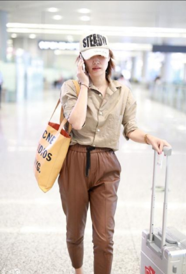 马伊琍穿松紧带裤子,马伊琍穿露脐