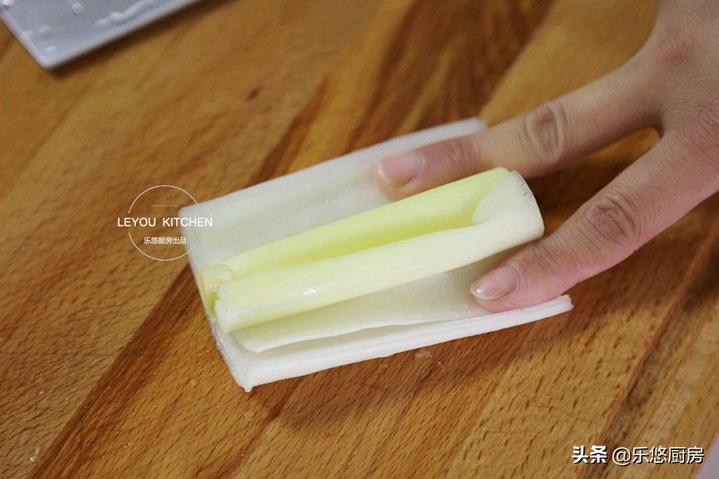 清蒸鱼口感肉嫩,清蒸鱼才好吃还容易烂