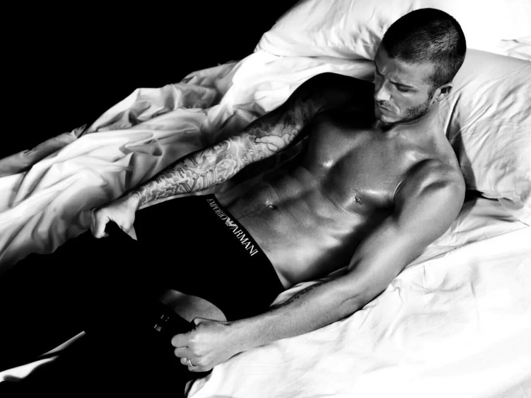 年轻时候的大卫贝克汉姆,45岁的贝克汉姆年轻照