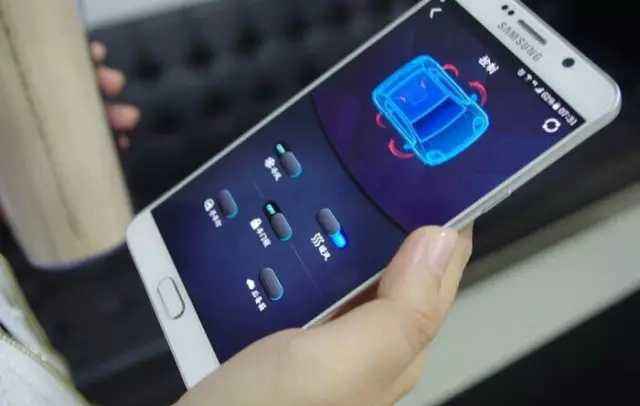 车钥匙被锁在车里了怎么办?真的只能砸玻璃吗?