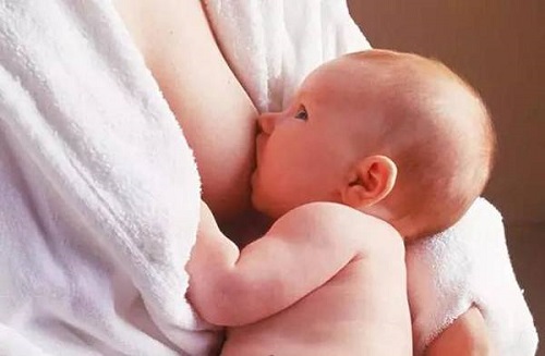 哺乳期宝妈喝了一杯啤酒要紧吗,哺乳期的妈妈喝了酒孩子会不会醉