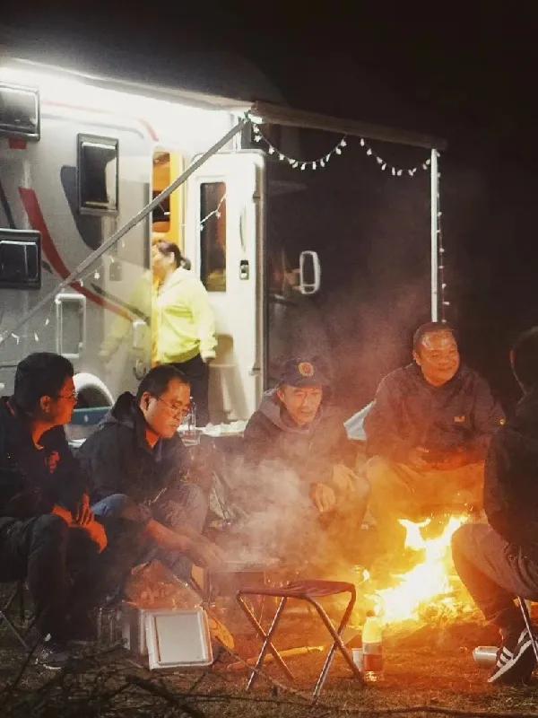 房车旅居游,房车逃离野外