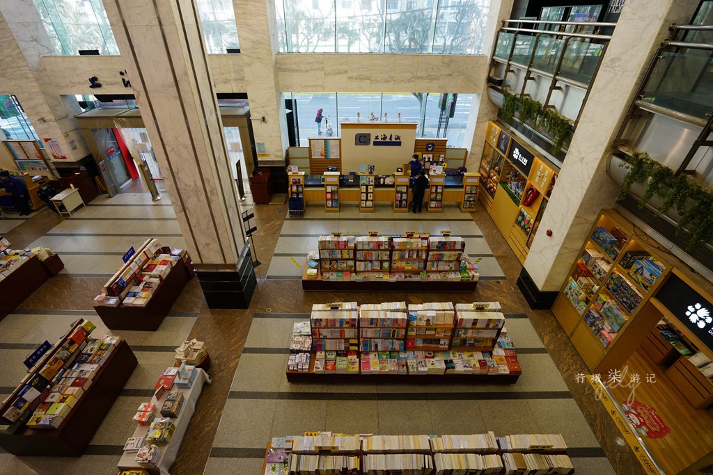 开学了，上海福州路这个书店将迎来大客流，你去这买过教辅书吗？