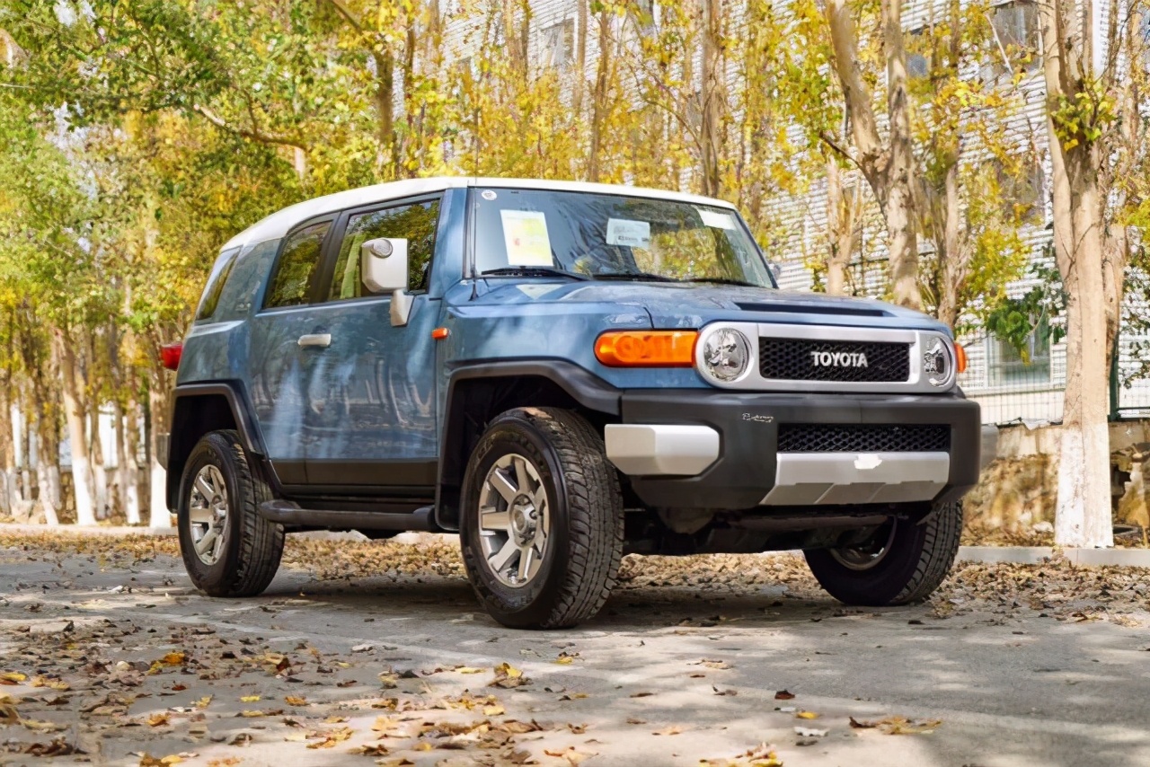 丰田霸道价位在35万左右是哪款,22款丰田霸道2.7港口最新行情