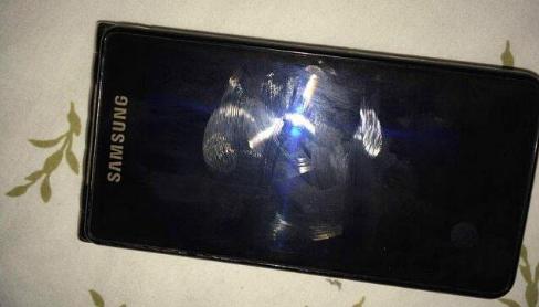 手机用久了屏幕上有印子怎么办,手机用久了屏幕有划痕正常吗