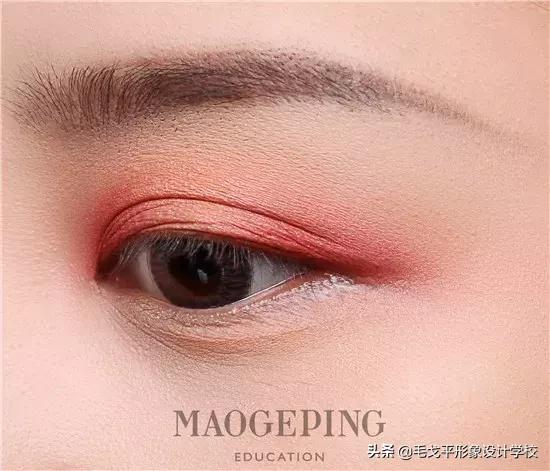 怎么画眼妆才不显脏,怎么防止眼妆花