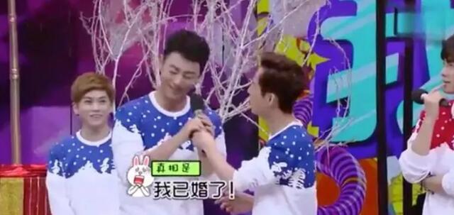 女子冒雨送饭被老公撑伞,女子冒雨送饭见丈夫撑伞