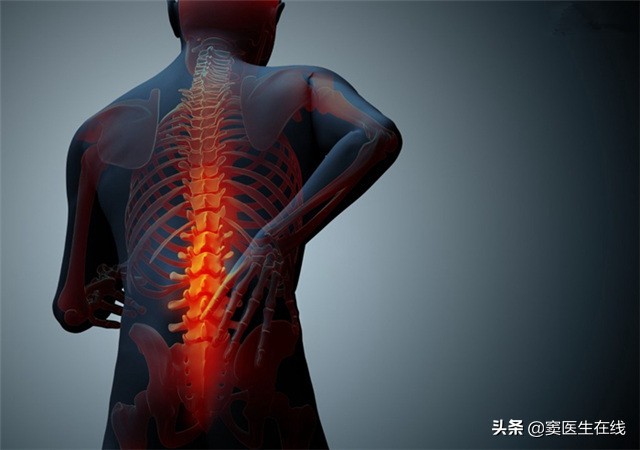 后背肩胛骨一直疼是什么原因,肩胛骨缝痛后背发凉僵硬