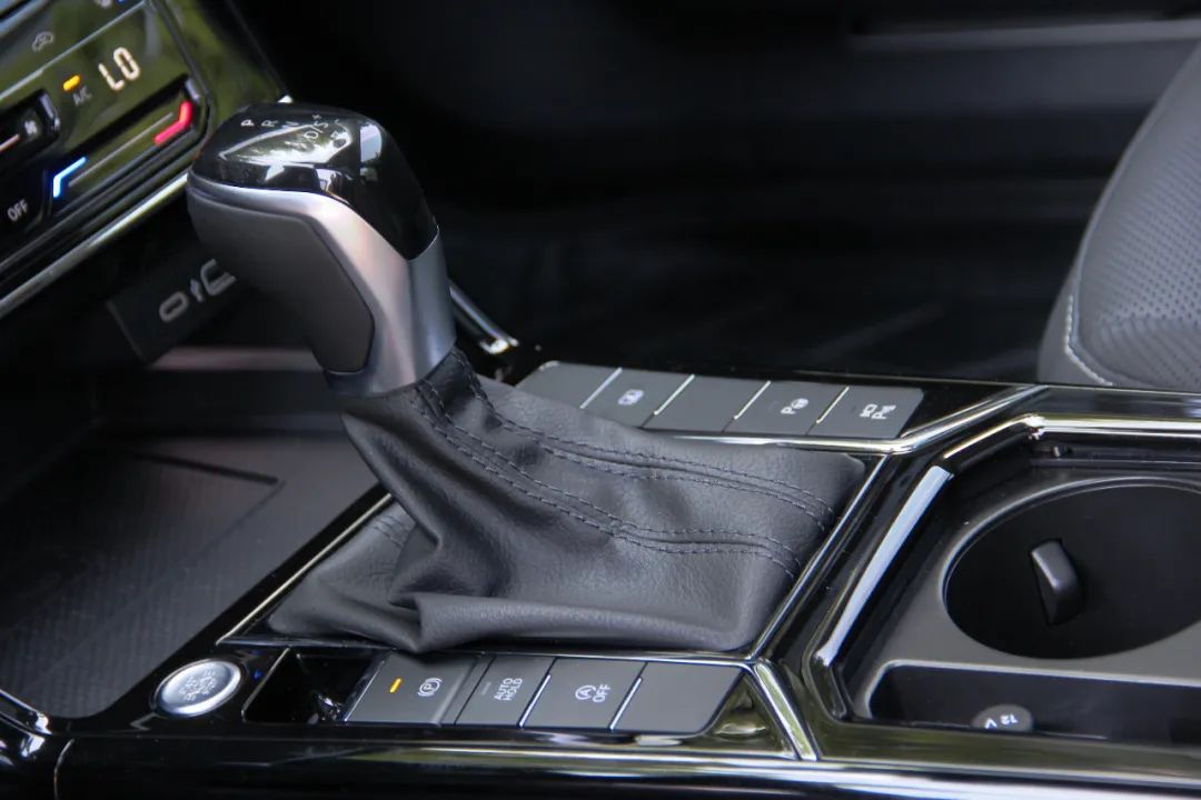 最新款帕萨特顶配评测,不再油腻