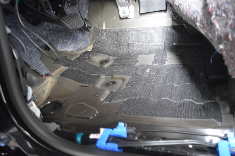 美妙音乐，沁人心扉：丰田兰德酷路泽改装绅士宝音响，昆明发烧友