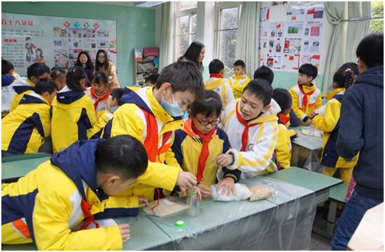 让梦想插上科技的翅膀IBM“千人百校”AI启蒙季走进成都校园