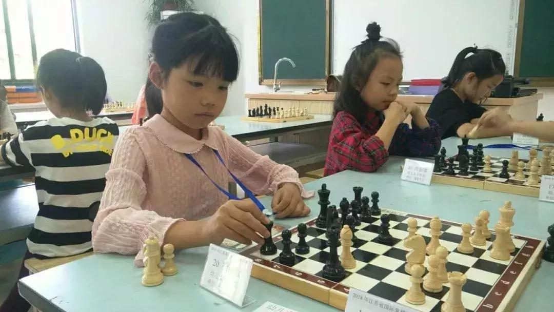 世界女子比赛冠军视频,世界大赛中第一位女冠军