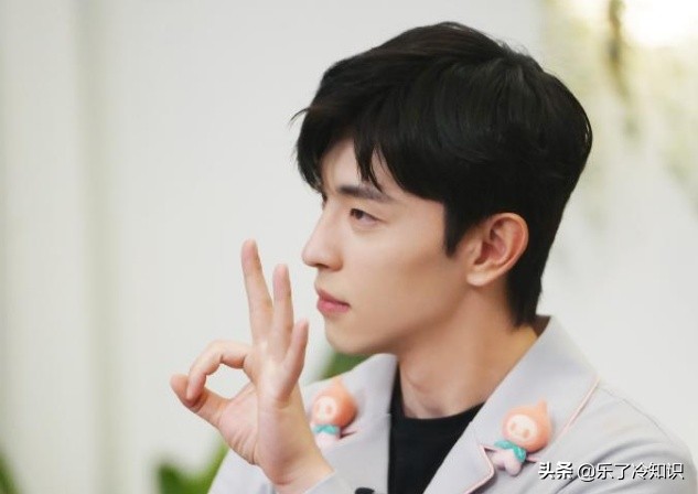 邓伦回石家庄参加活动，喜欢给自己“加戏”，石家庄之光