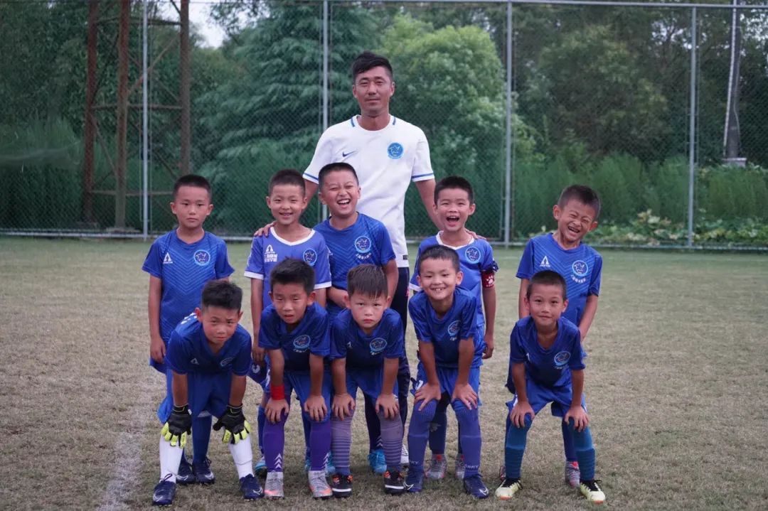 幸运星勇夺“攀翼群英荟•青少年足球挑战赛”3组别冠军