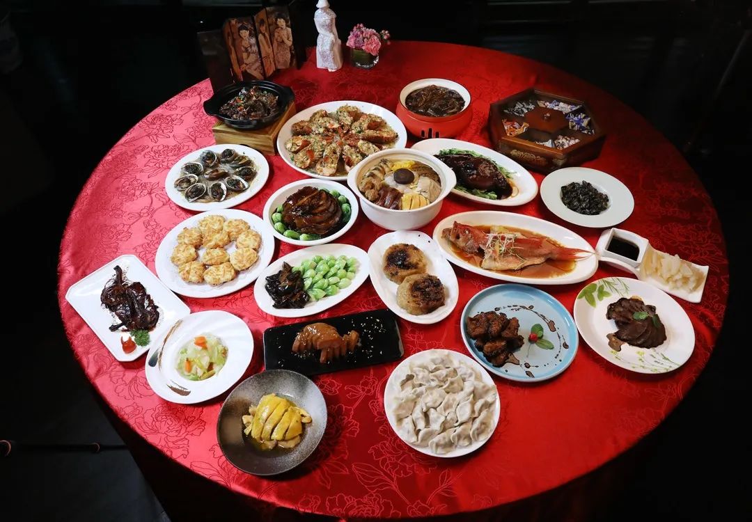 快来！今年在东方明珠塔、国际会议中心、市中心大饭店过年啦