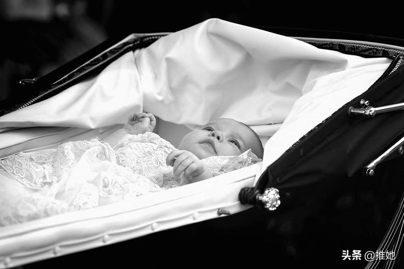 我是夏洛特公主，6岁啦，看了我出生到现在的点滴，过节要开心哦