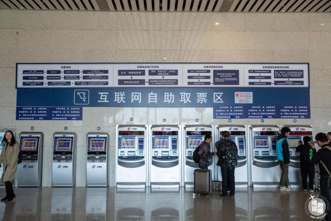 直击春运首日各地出行现场,春运首日直击带上祝福温暖回家