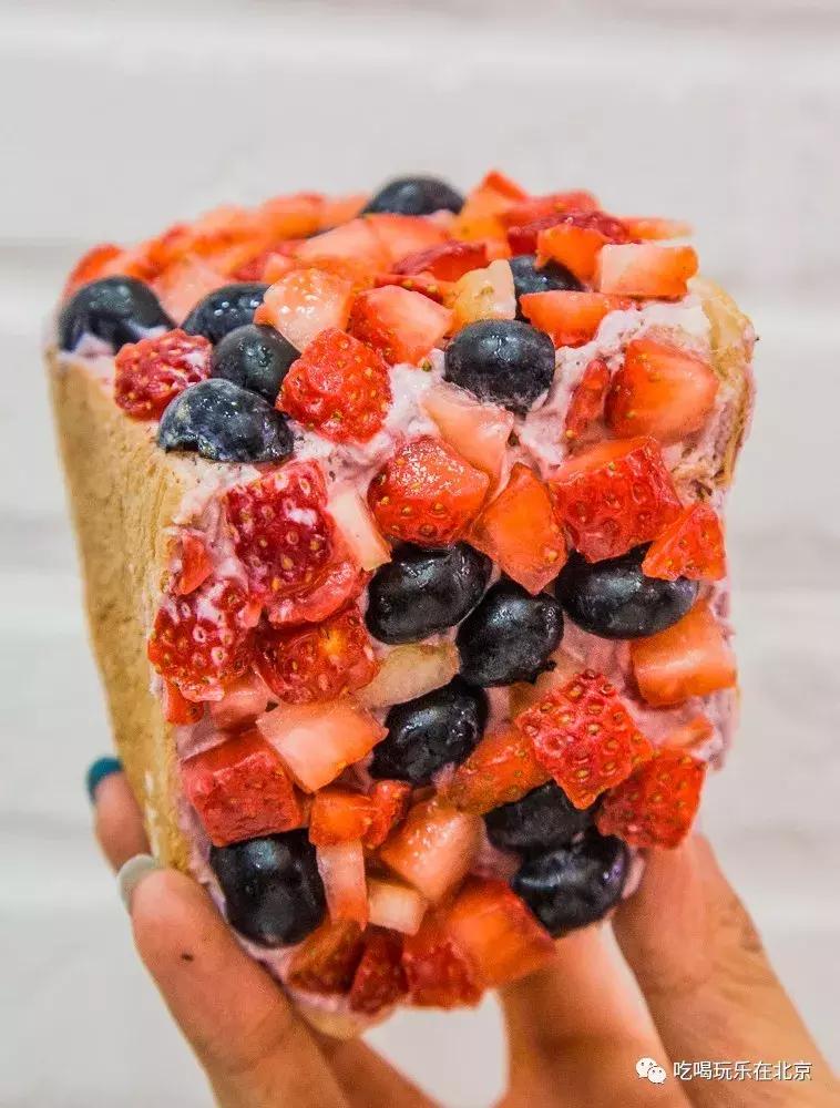 为了吃这个包包，排了80米长队！