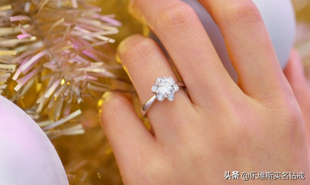 男女戒指的正确戴法左右手,男女戒指的正确戴法有哪些