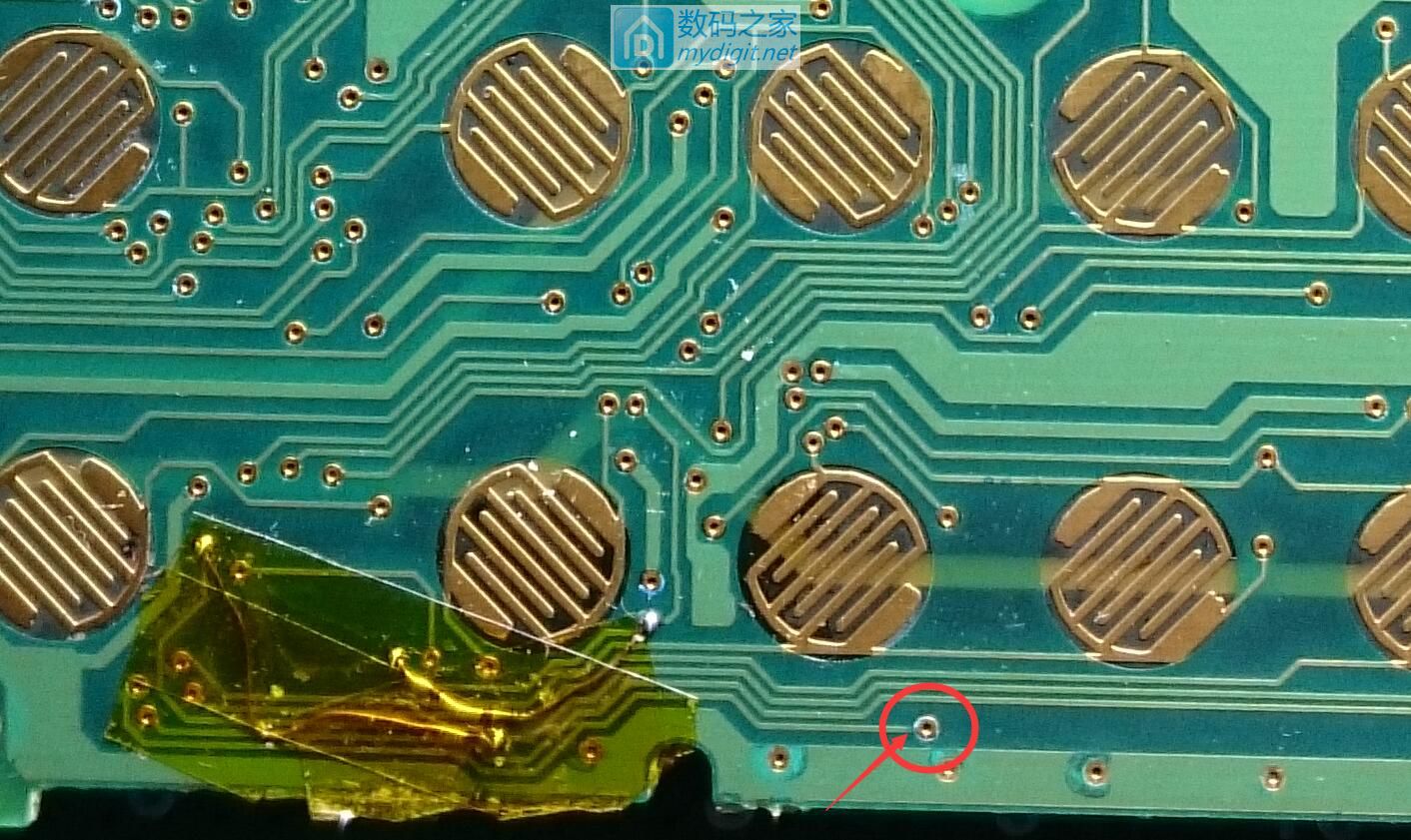 技术大佬秀操作！德州仪器TI-89图形计算器拆机维修及CPU超频